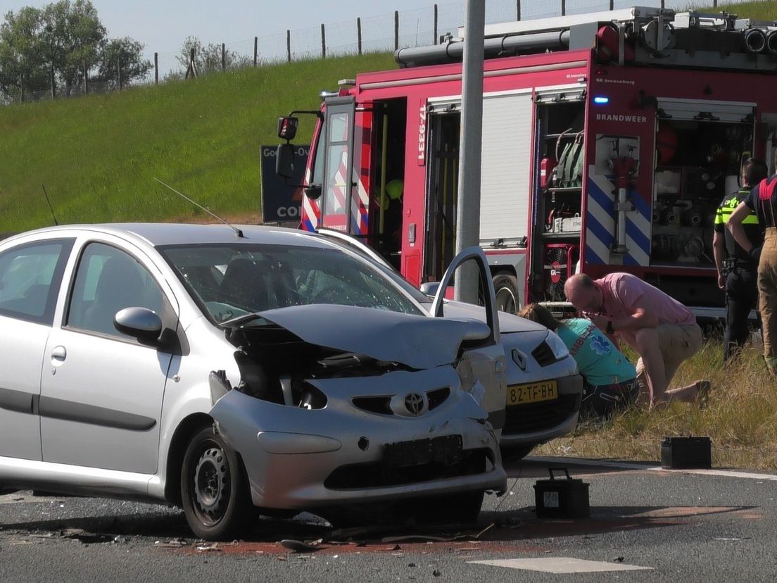 Two cars crashed into each other near Ooltgensplaat on the N59.