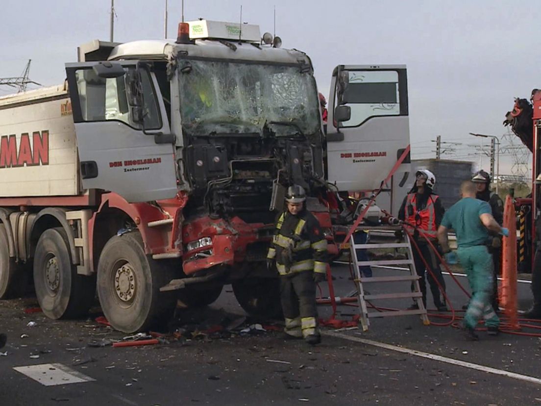 Het ongeval met de vrachtwagens op de A15