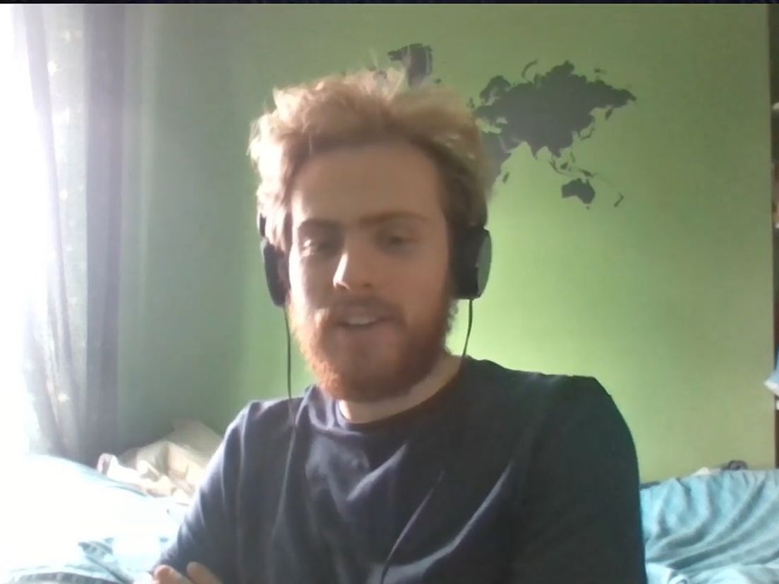 Connor via de webcam