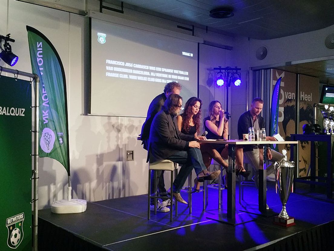 NK Voetbalquiz gewonnen door Rotterdammers  Bas en Roderick