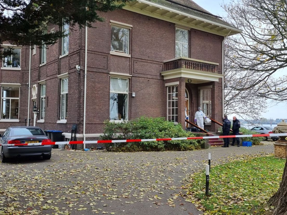 Police investigations are underway at Puntweg in Kinderdijk