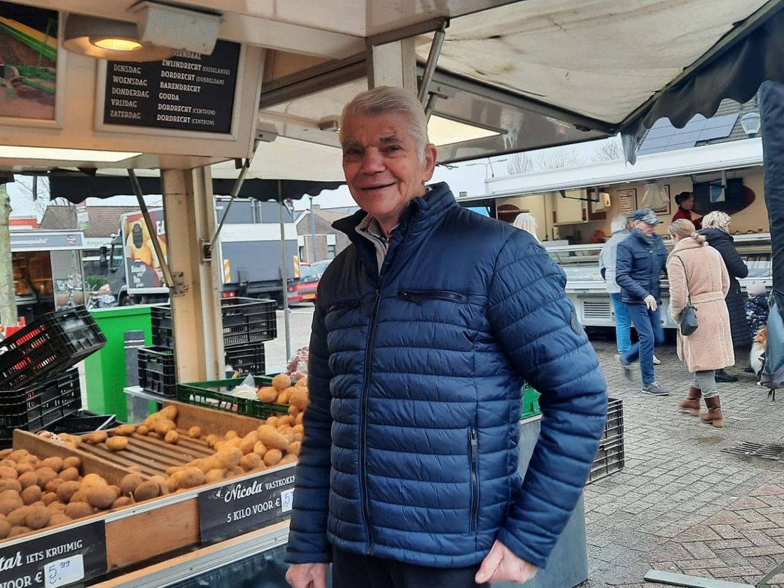 Een miniatuur meubelmaker op de markt op de Meubelmaker