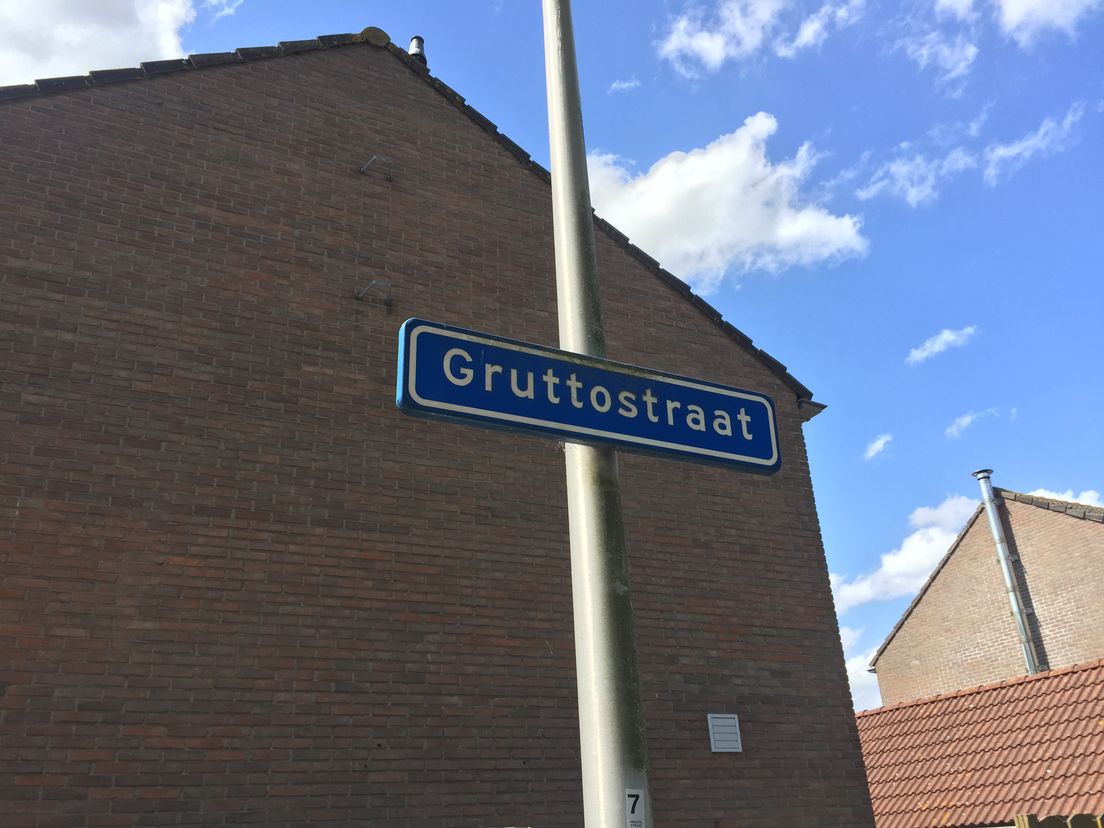 Niet de Veiligheidsregio Rotterdam-Rijnmond, maar een onafhankelijke inspectie had onderzoek moeten doen naar de brand in de Gruttostraat in Hellevoetsluis.