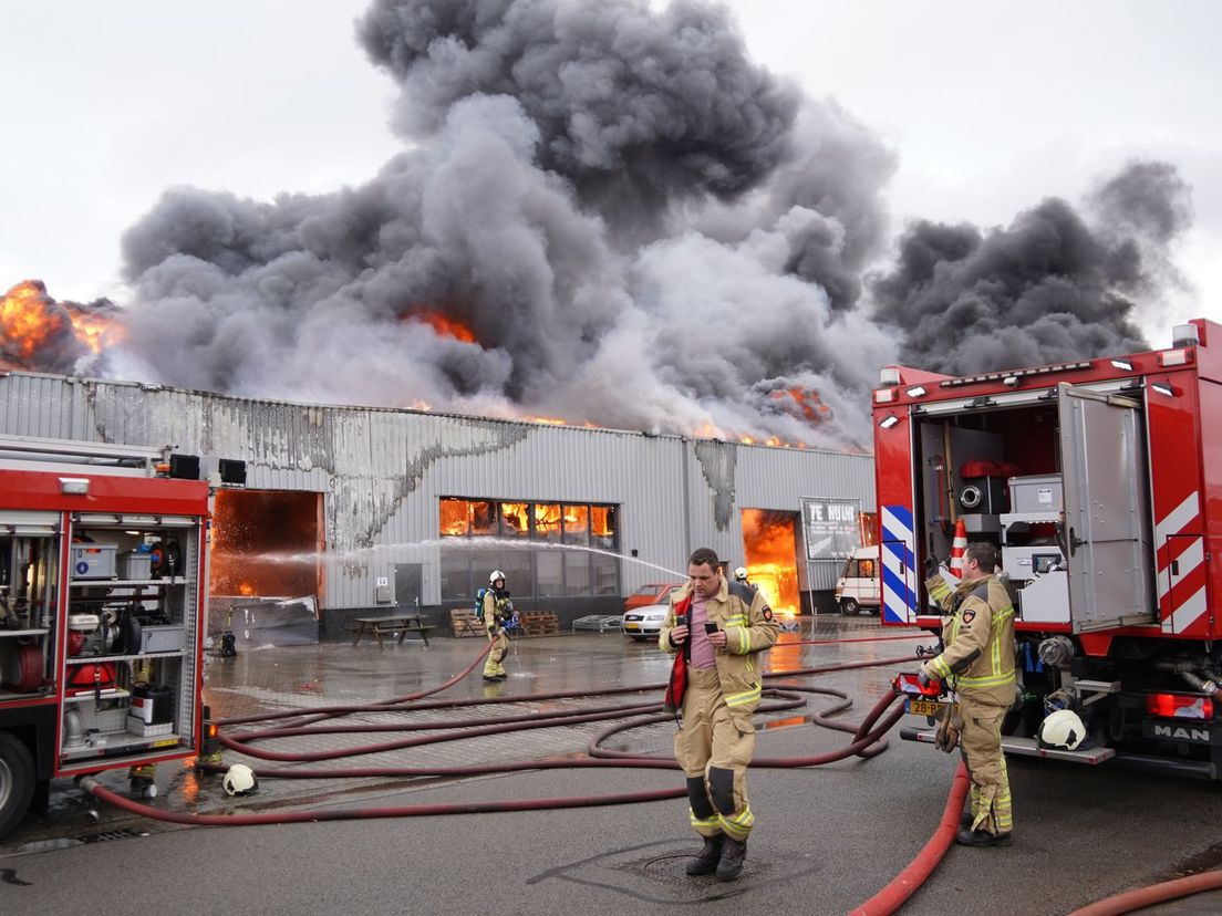 De brand brak gisteren halverwege de middag uit