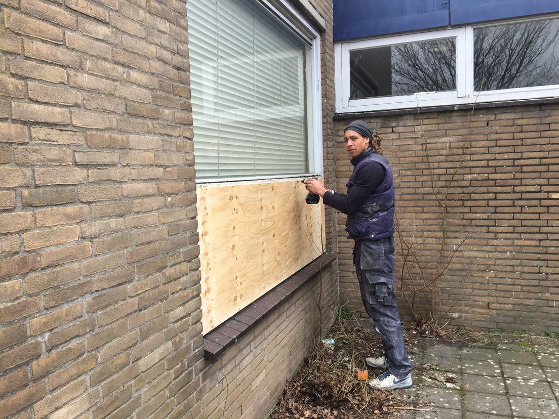 De ramen worden dichtgemaakt met platen