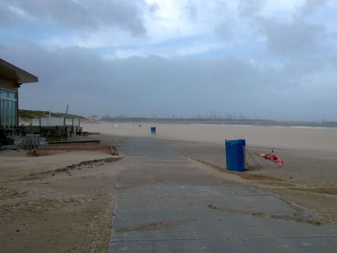 De storm in Hoek van Holland