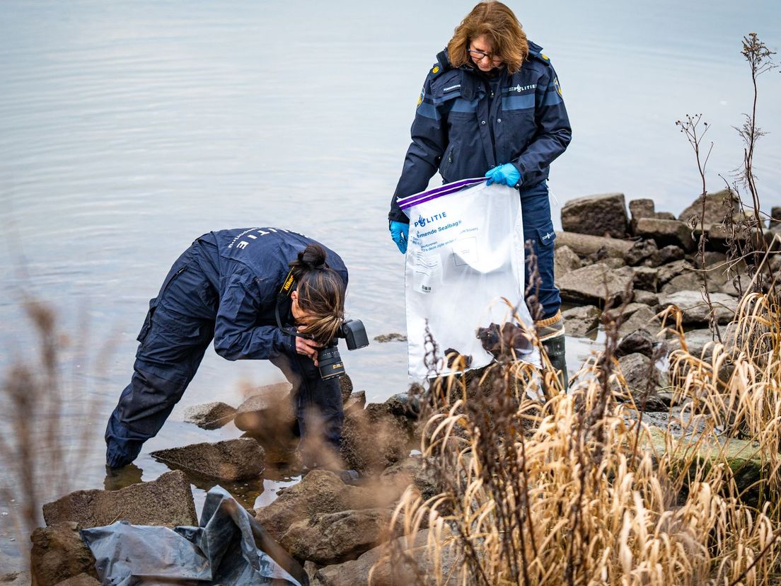 Forensische Opsporing onderzoekt de schedels