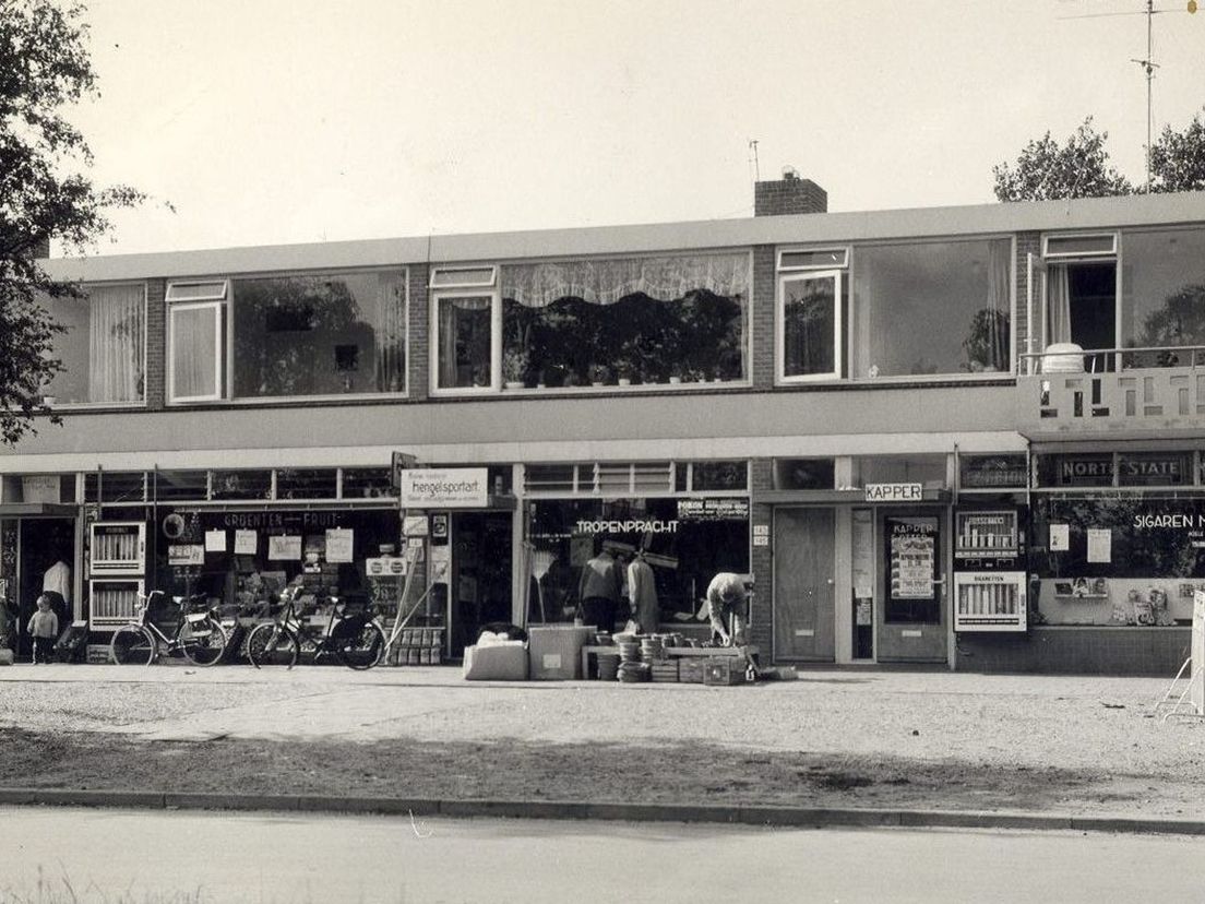 Het zogenoemde Pand van Kleefman met rechts de tabakszaak van Boelens