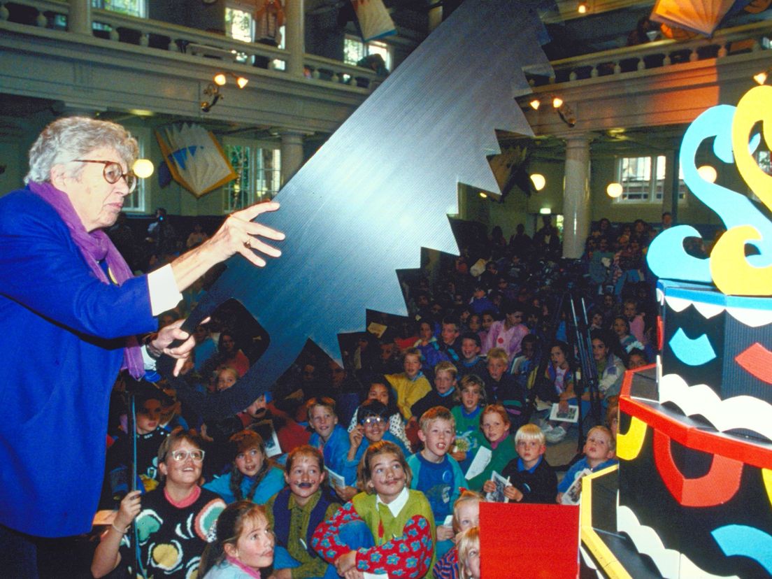 Annie M.G. Schmidt tijdens de kinderboekenweek in 1990.