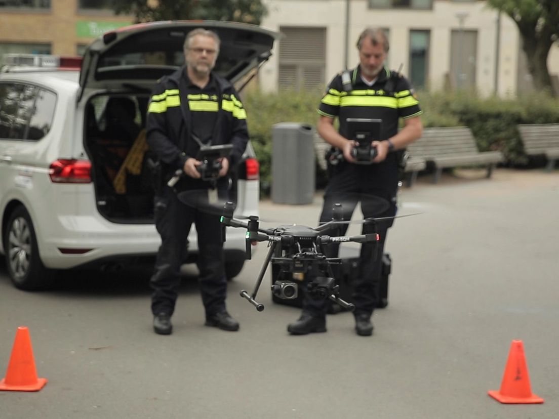 Politieagenten besturen drone bij invallen voor beschietingen in Feijenoord