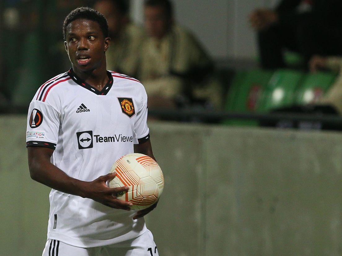 Tyrell Malacia in actie tijdens een Europa League-duel van Manchester United