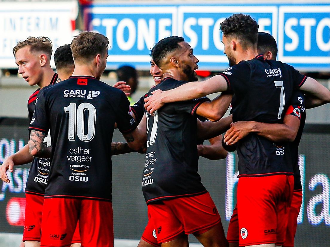 De feestvreugde was groot bij Excelsior na de 3-0 van Couhaib Driouech tegen Heracles Almelo