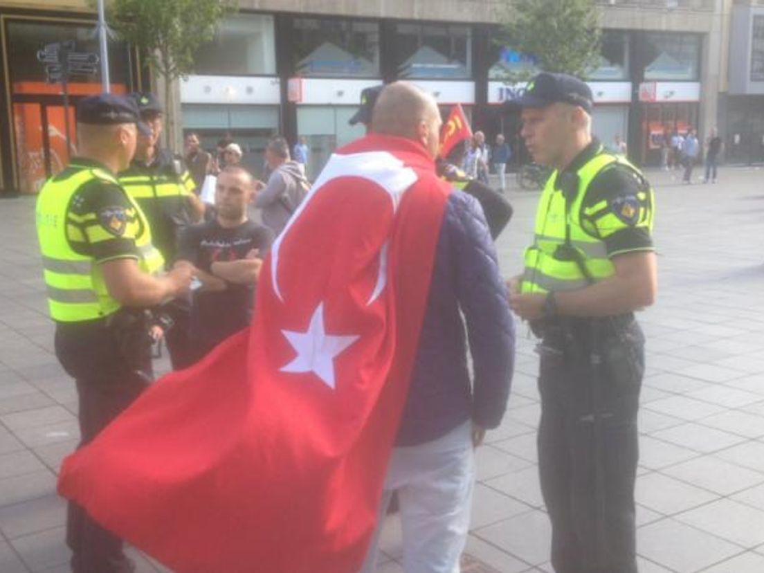 Een Turkse demonstrant, vorige week in Rotterdam
