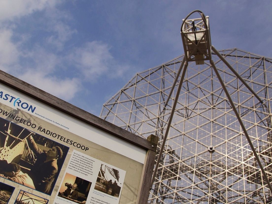 De radiotelescoop wordt gebruikt om signalen uit de ruimte te ontvangen (foto archief RTV Drenthe)