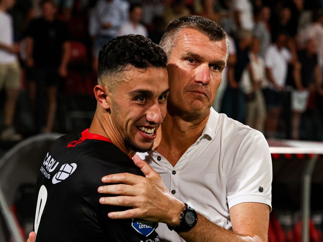 Reda Kharchouch en Marinus Dijkhuizen tijdens Excelsior-Vitesse