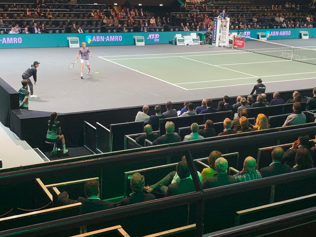 De Rus Andrey Rublev in actie tijdens zijn partij tegen Nikoloz Basilashvili