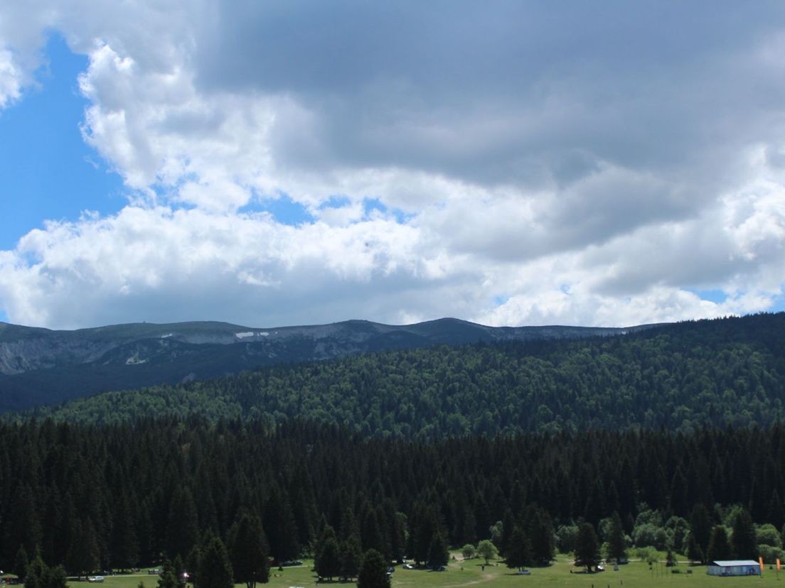 De bergen rondom Sarajevo in Bosnië en Herzegovina