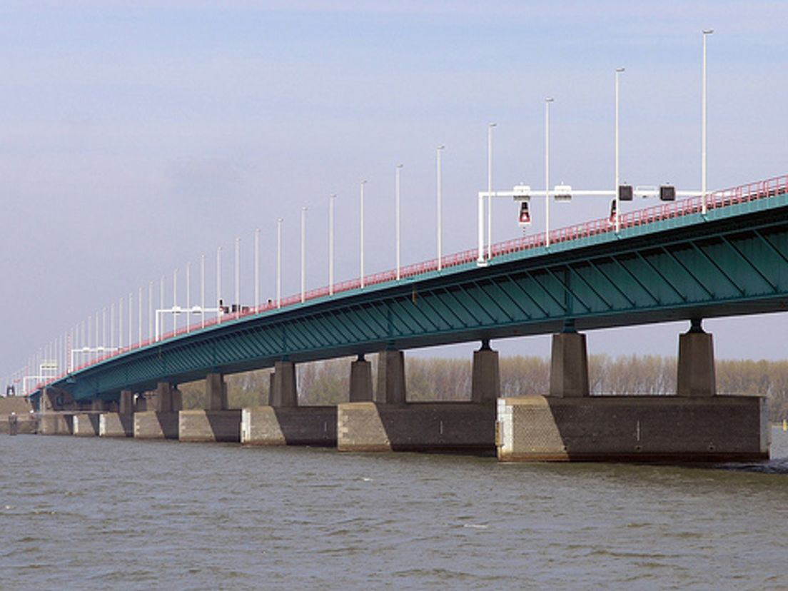 haringvlietbrug.cropresize.tmp.jpg