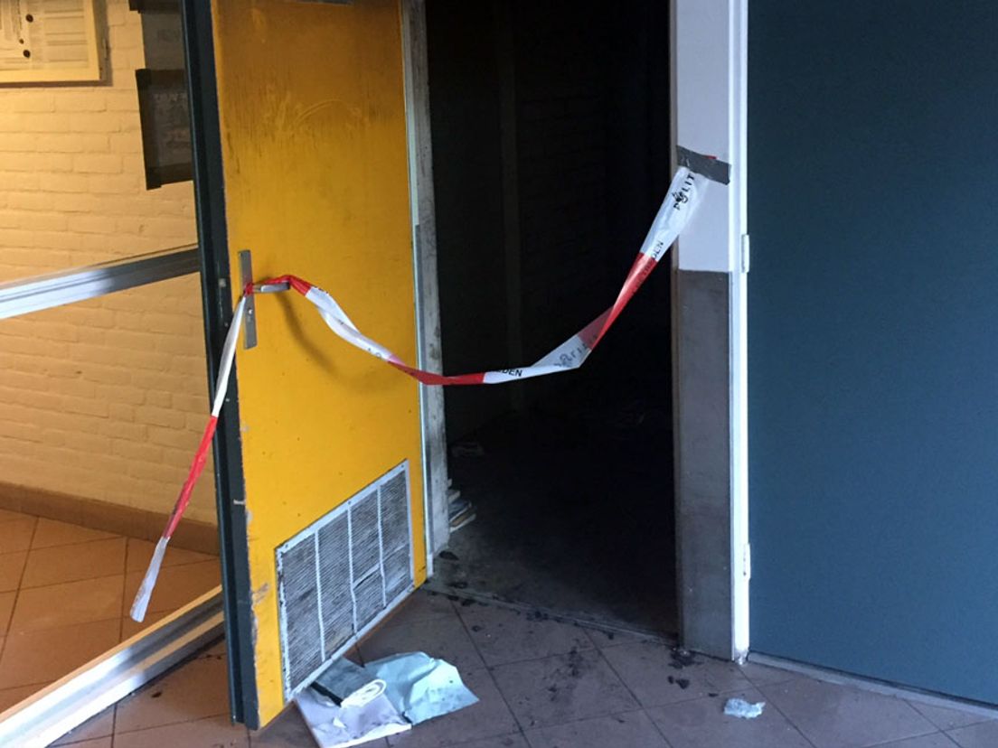 Een kelderbox in de Geulstraat in Sliedrecht ging in vlammen op
