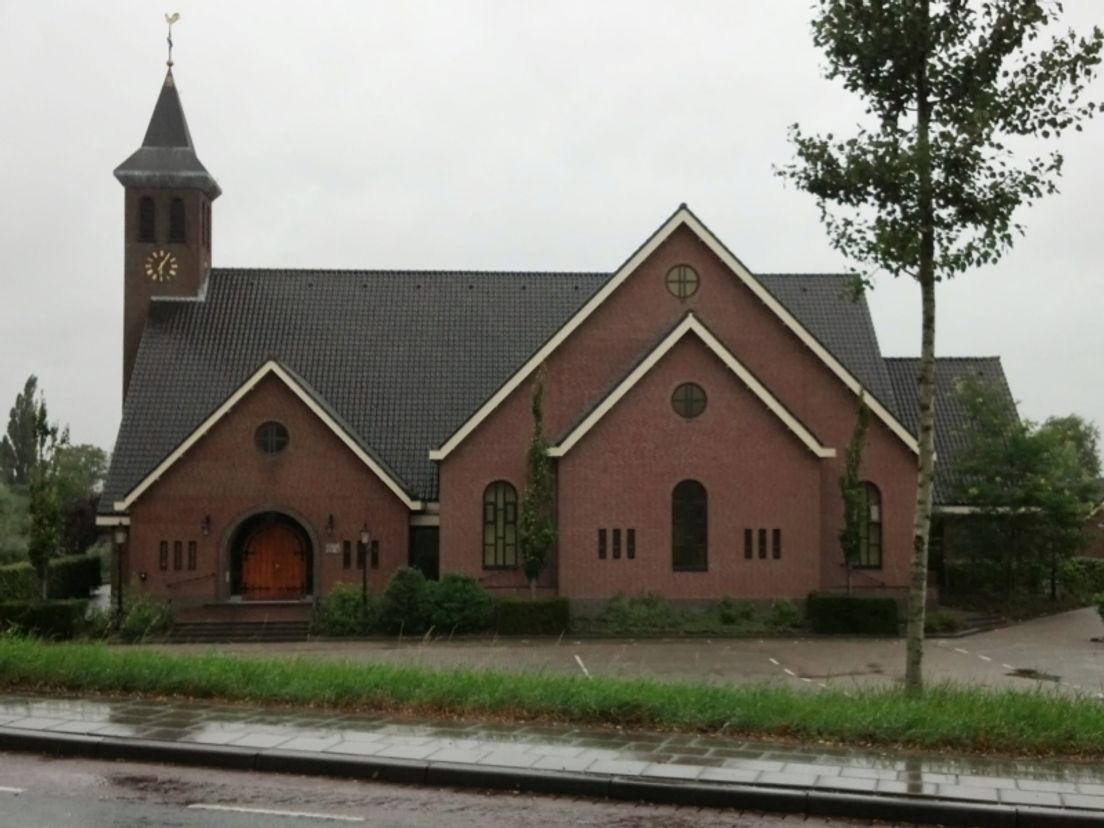 Kerk Alblasserdam houdt enquête voor luiden klok Rijnmond