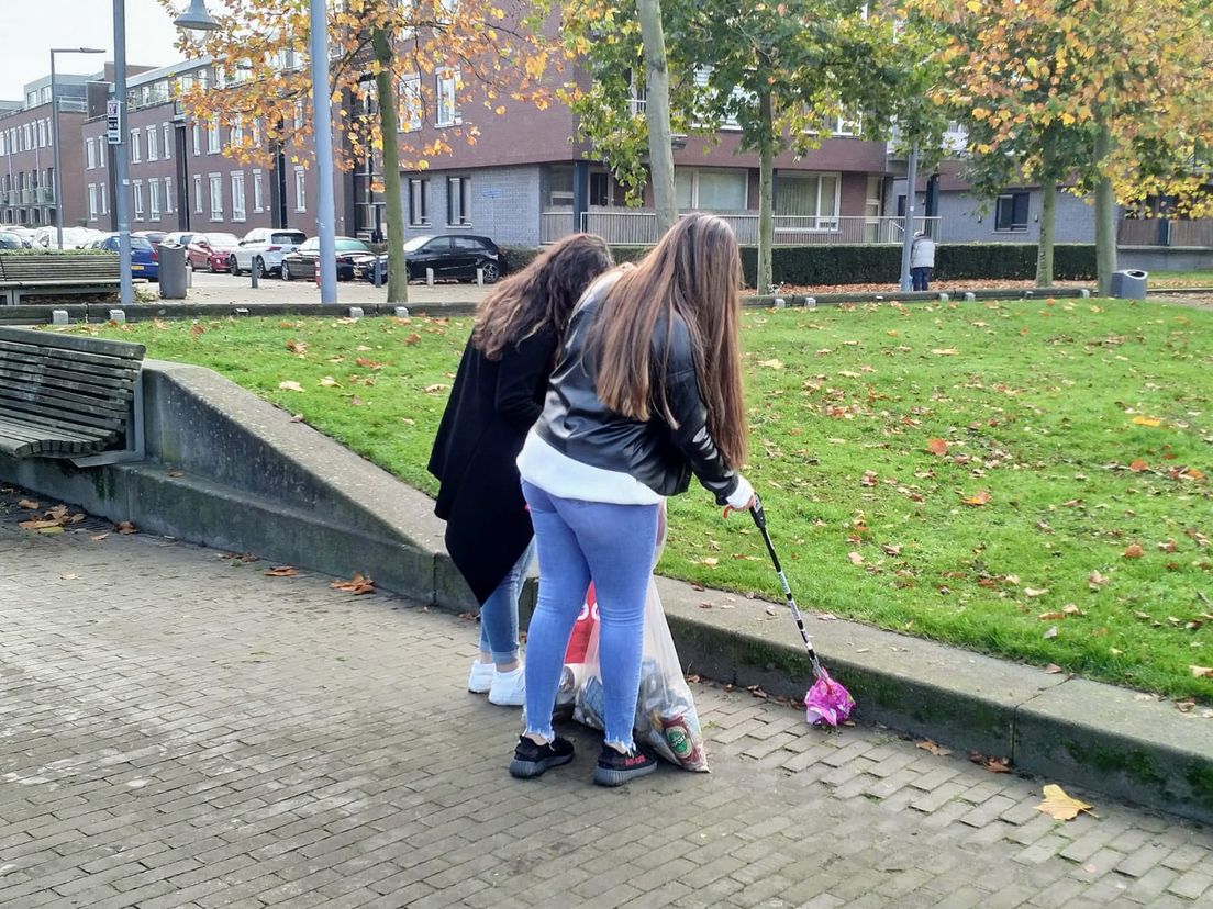 Buurtbewoners maken Schiebroek in coronatijd een stukje schoner