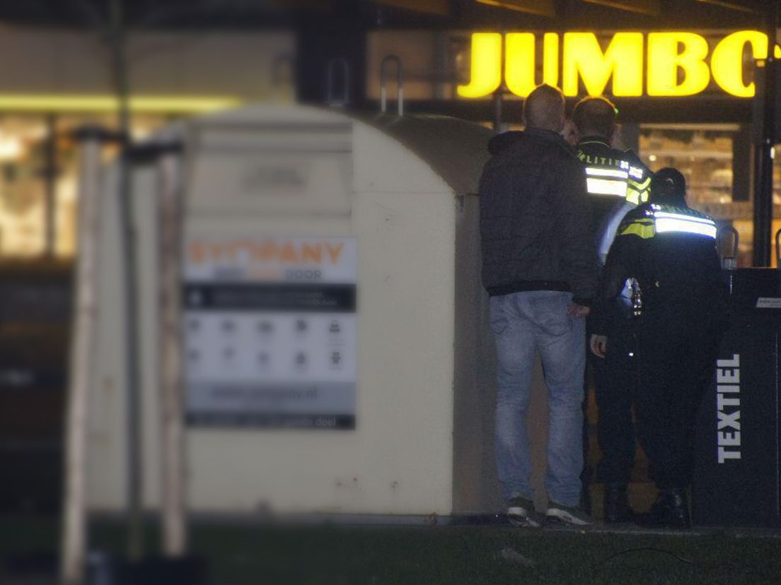 De plofkraak werd gepleegd aan het Valkenveld in Emmen (Rechten: Van Oost Media)