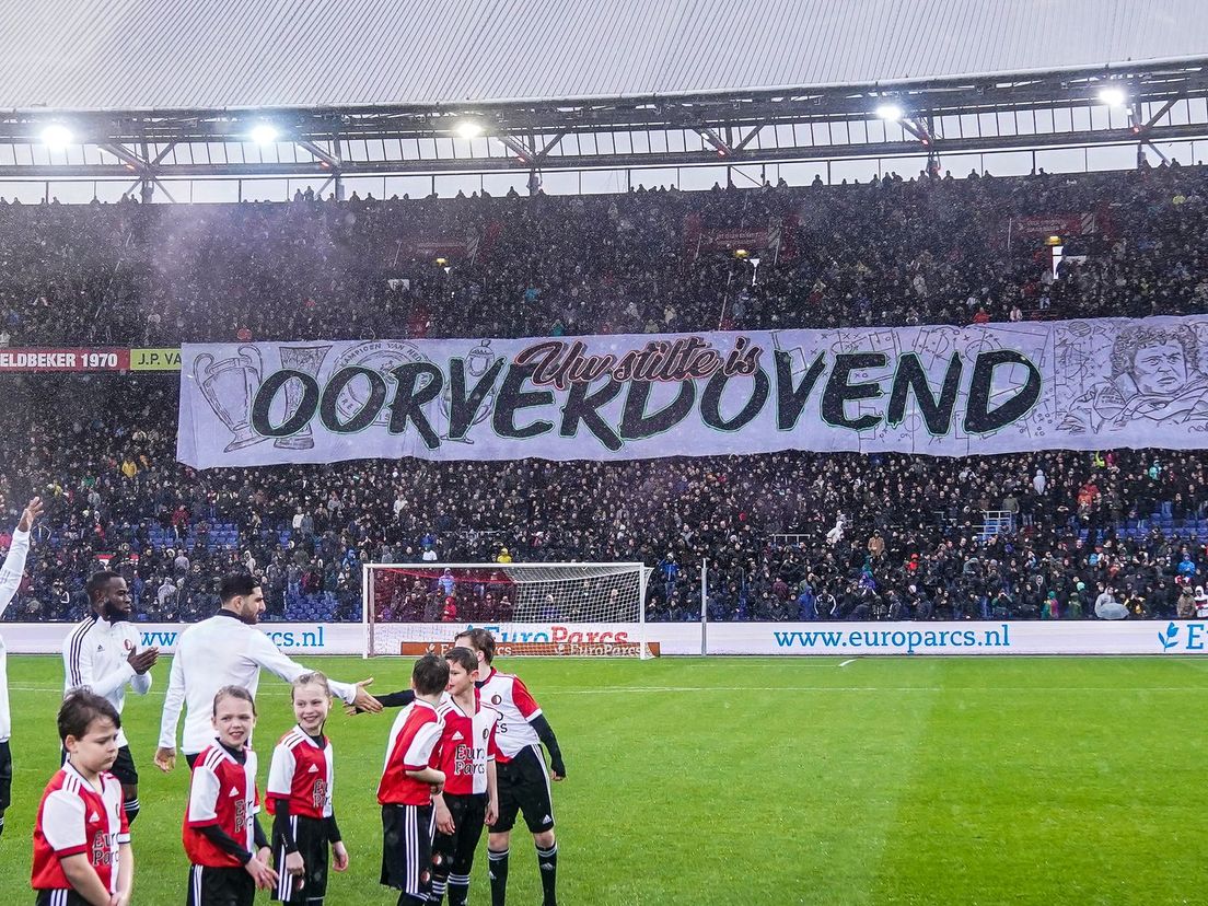 Het spandoek voor Wim Jansen in De Kuip
