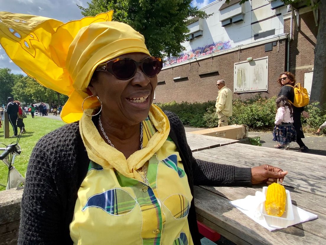 Linda met haar hoofddoek 'let them talk'