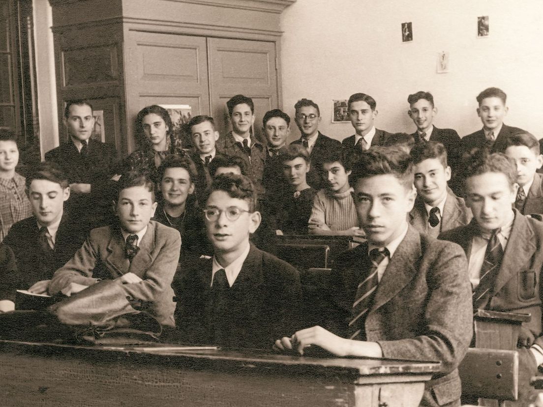 Klas 3 van het Joods Lyceum in Rotterdam. De foto is gemaakt in 1942.
