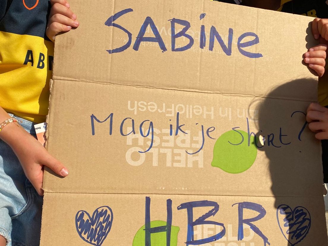 Aanmoedigingsbord voor Plönissen van speelsters van Hockeyvereniging Berkel en Rodenrijs