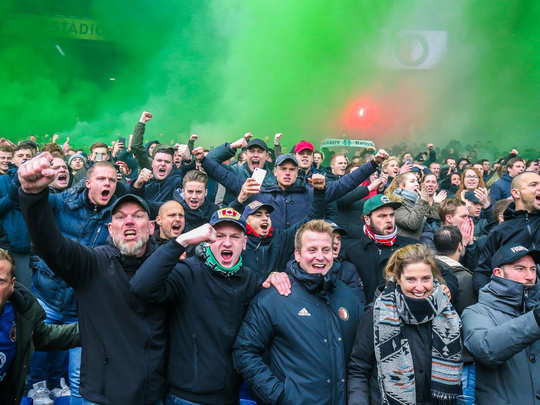 Fans van Feyenoord tijdens de Klassieker tegen Ajax (6-2)