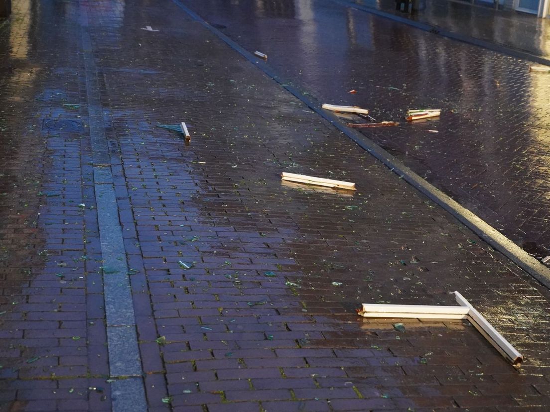 De schade op straat