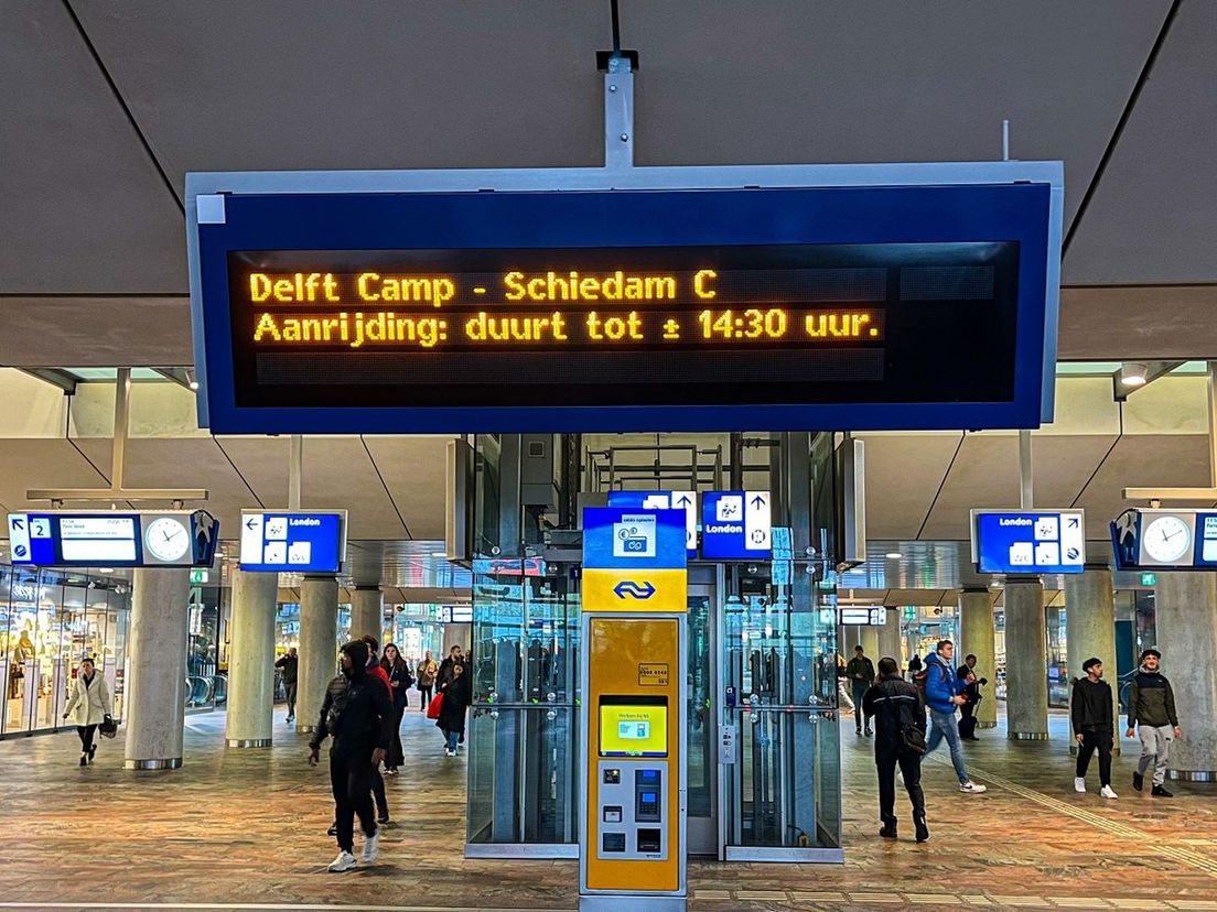 Op Rotterdam CS is de stremming door NS gemeld