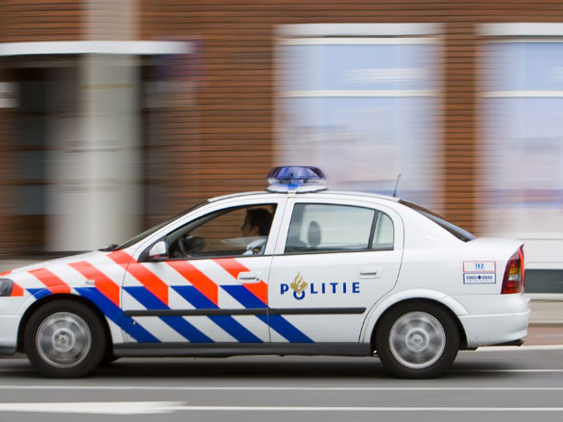 16-08-politie_auto.jpg