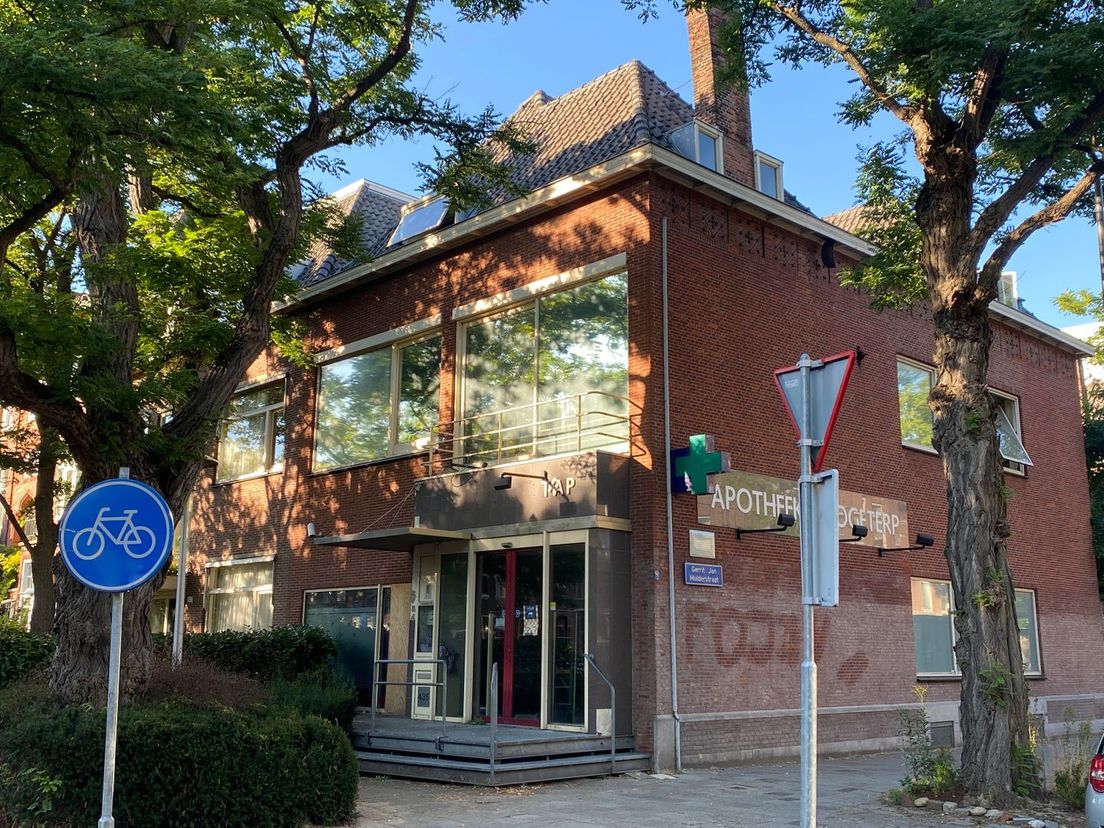 De voormalige apotheek aan de Mathenesserlaan