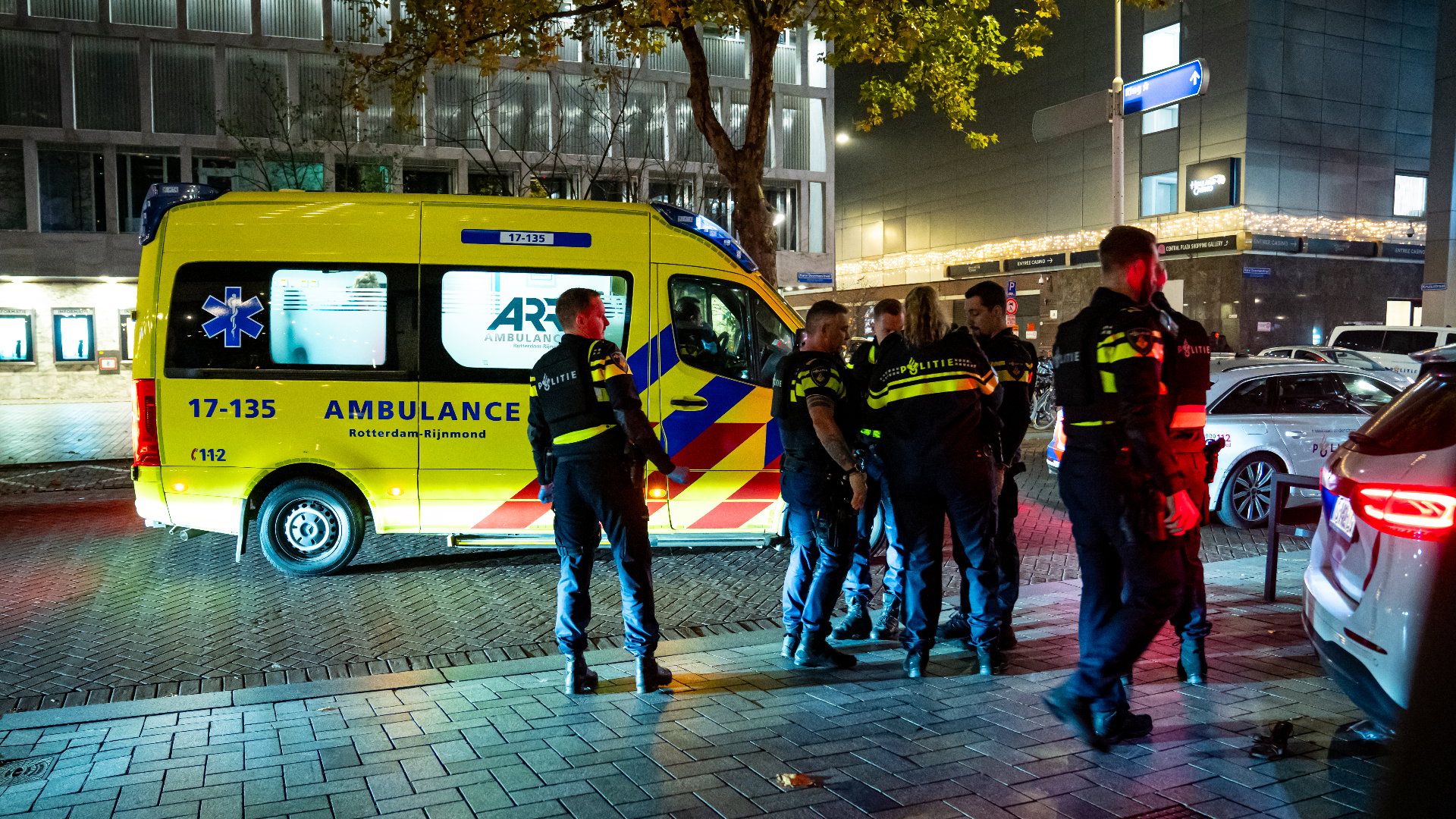Een man raakte gewond en is met spoed naar het ziekenhuis gebracht