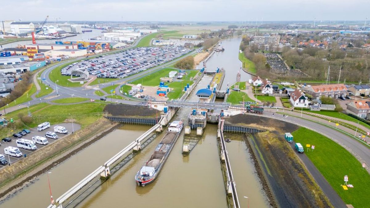 Droogte dwingt provincie tot ingreep bij Tsjerk Hiddessluizen in Harlingen