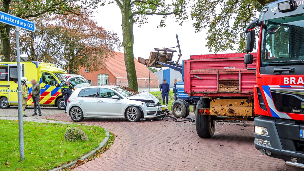 Twee gewonden bij botsing tussen trekker en auto in Emmer-Compascuum