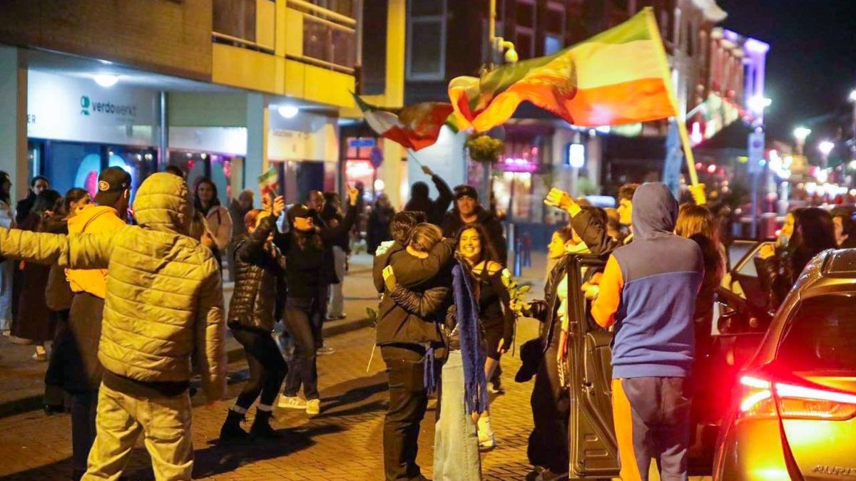 Iraniërs vieren feest in centrum Apeldoorn
