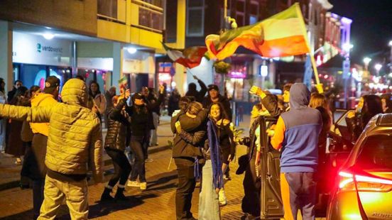 Iraniërs vieren feest in centrum Apeldoorn