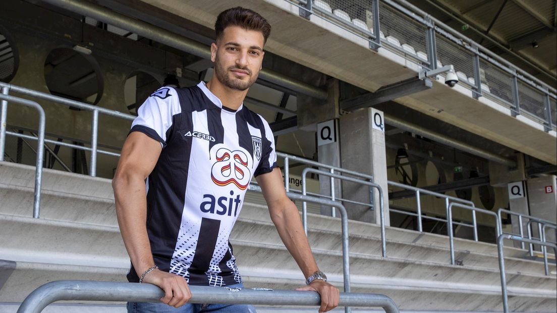 Sinan Bakis is de nieuwe spits van Heracles Almelo