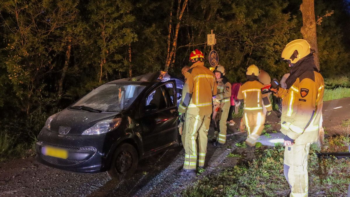 Bestuurster gewond naar het ziekenhuis na eenzijdig ongeluk in Nieuw-Dordrecht