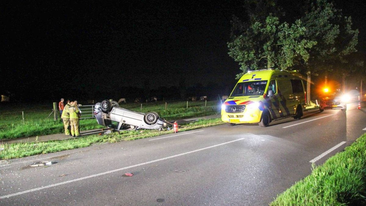 Auto op de kop en bestuurder is spoorloos