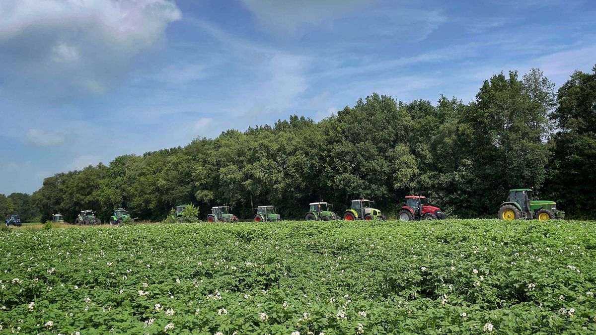 Trekkerstoet als laatste wens tijdens uitvaart Stieltjeskanaal