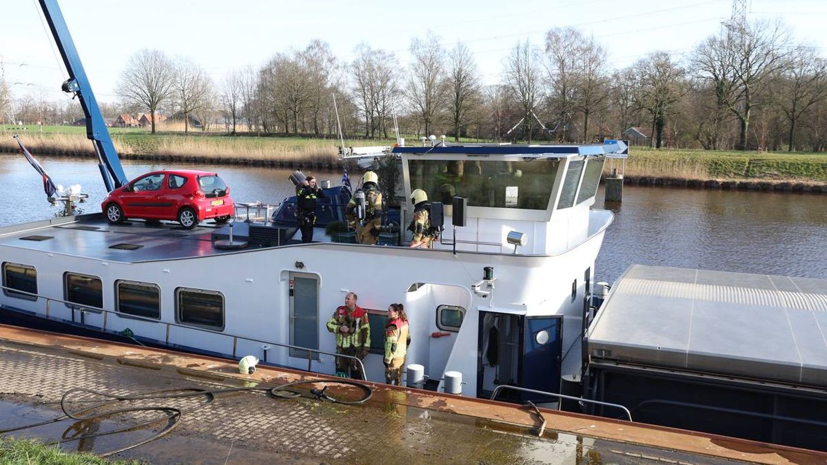 112 Nieuws: Brand in schip op Twentekanaal