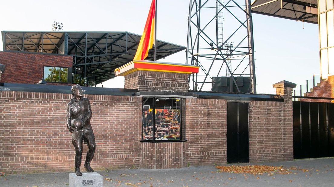 Het standbeeld van Leo Halle bij De Adelaarshorst