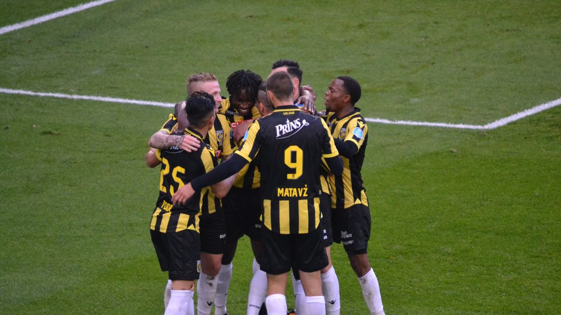 Vitesse heeft zondagmiddag een uitstekende zege geboekt in Heerenveen. De Arnhemmers waren ijzersterk en rolden de thuisploeg met 0-4 op. Die zege was te danken aan een teamprestatie, maar met uitblinkers als Navarone Foor, Milot Rashica en Fankaty Dabo.