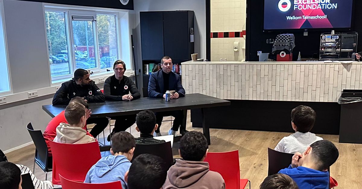 Basisschoolleerlingen leggen medewerkers Excelsior het vuur aan de