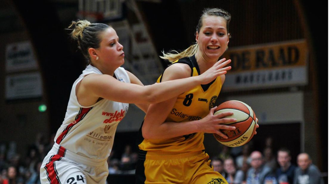 Sharon Beld in actie namens Grasshoppers.