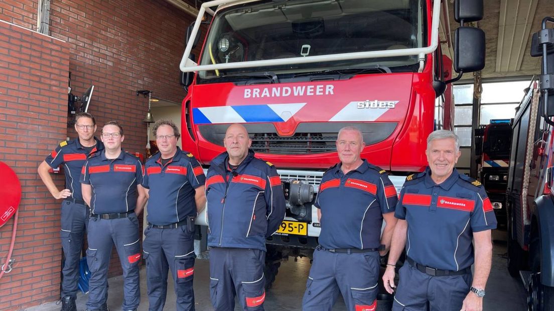 De brandweer presenteert de bosbrandweerwagen